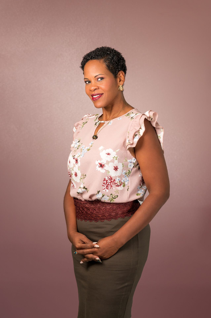 Portrait professionnel réalisé en Martinique pour un entrepreneur souhaitant améliorer son image de marque et sa communication LinkedIn et site internet.