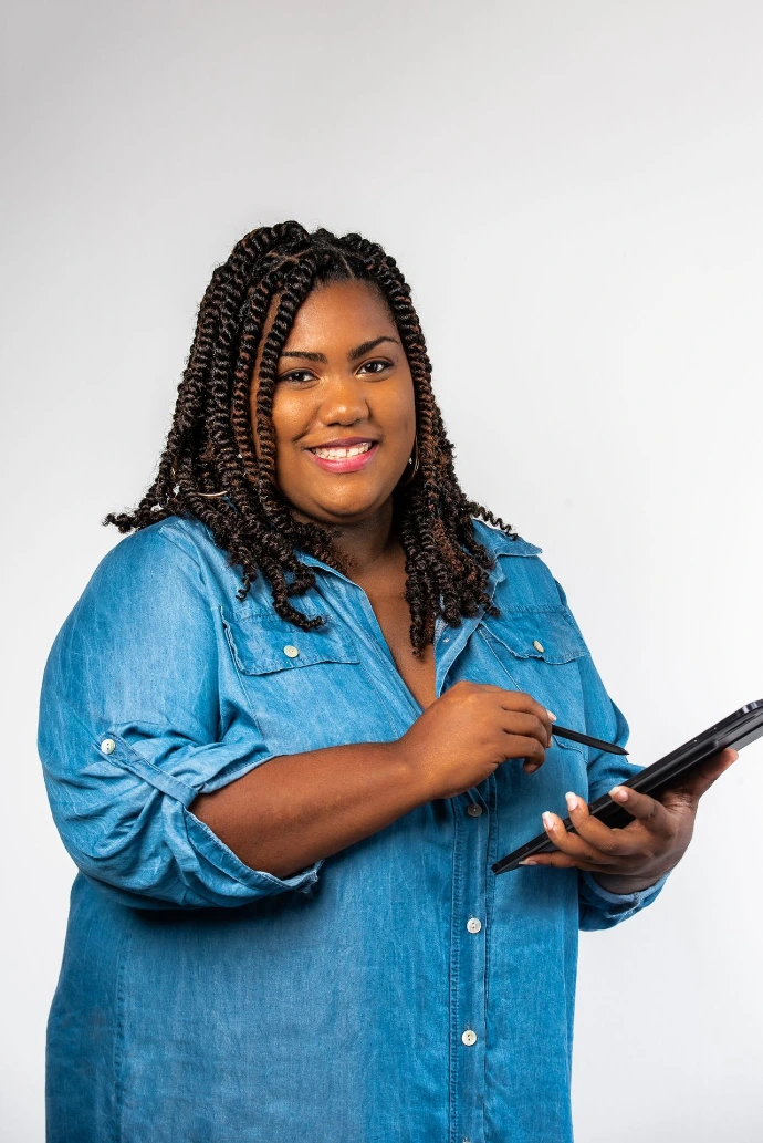 Portrait professionnel réalisé en Martinique pour un entrepreneur souhaitant améliorer son image de marque et sa communication LinkedIn et site internet.