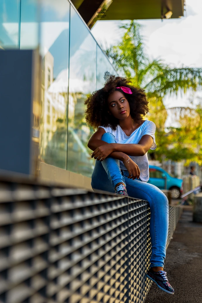 Photographie lifestyle réalisée en Martinique pour capturer des moments naturels et authentiques en extérieur.